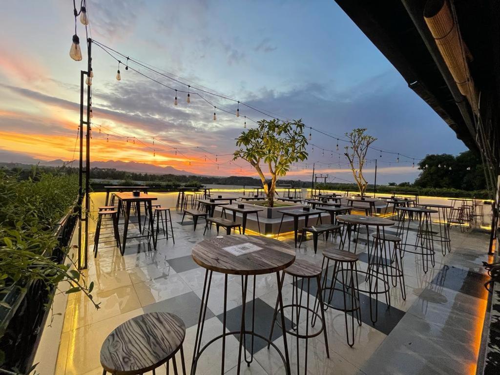 Kaloka Airport Hotel Sumbawa Besar Exterior foto
